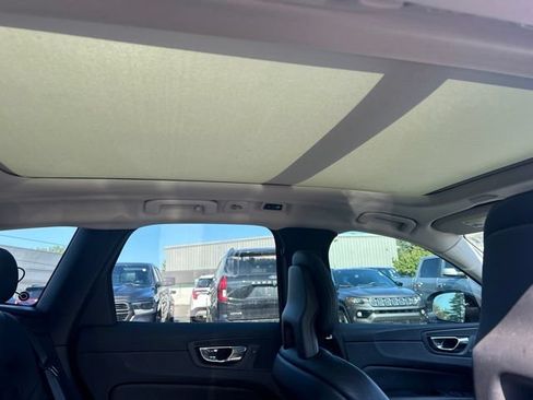 Used 2018 Volvo XC60 T6 Momentum w/ Convenience Package AWD/4WD image 9