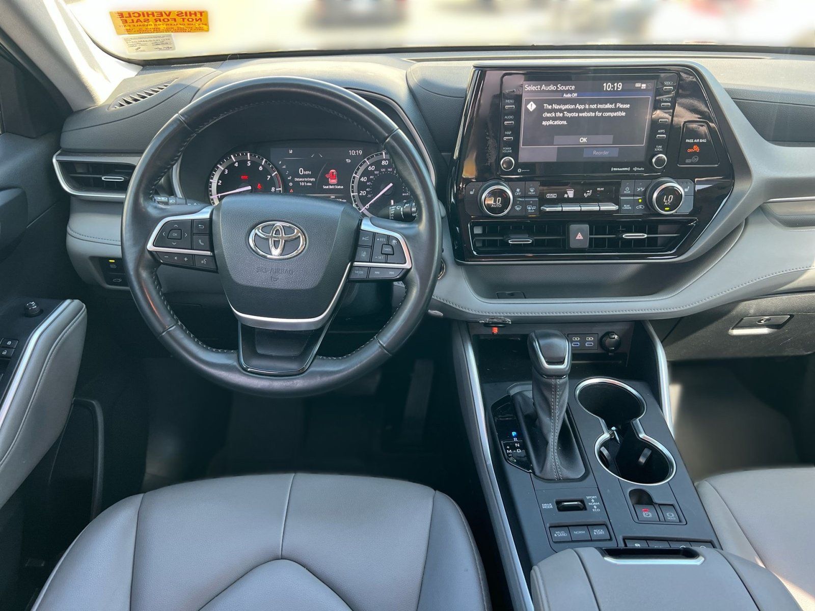 Used 2022 Toyota Highlander XLE AWD/4WD image 25