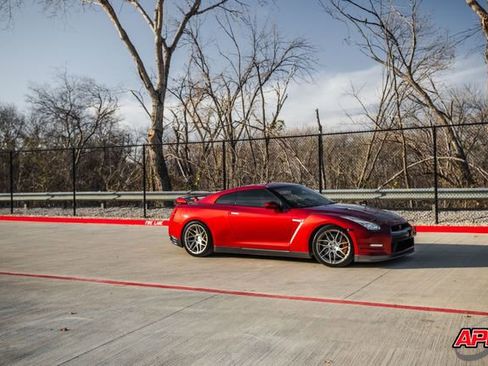 Used 2015 Nissan GT-R Premium image 19