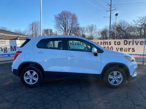 Used 2019 Chevrolet Trax LS image 2