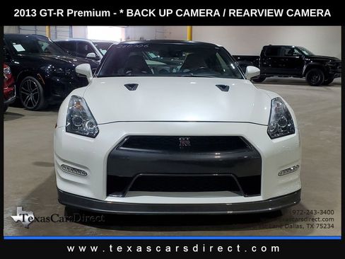 Used 2013 Nissan GT-R Premium image 2