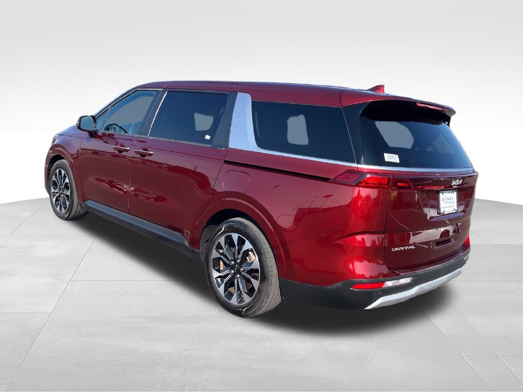 Used 2023 Kia Carnival EX FWD image 3