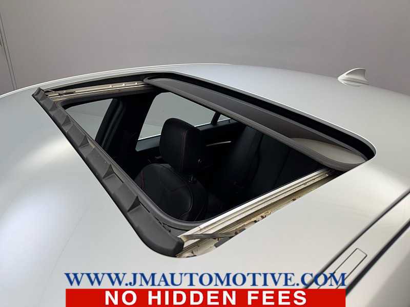 Used 2017 BMW 330i xDrive Sedan AWD/4WD image 11