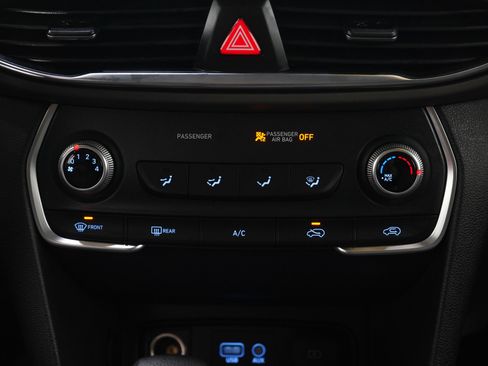 Used 2020 Hyundai Santa Fe SE image 18