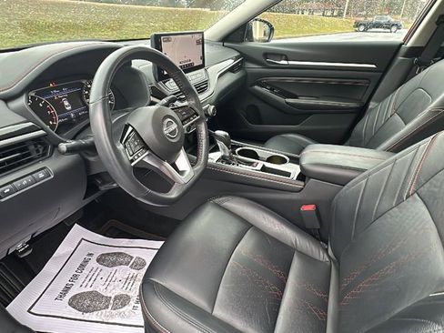 Used 2023 Nissan Altima 2.5 SR w/ SR Premium Package image 11