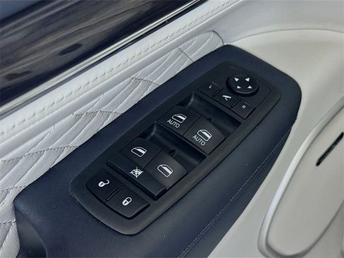 Used 2020 Jeep Grand Cherokee Summit image 18