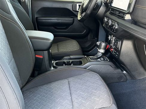 New 2025 Jeep Gladiator Mojave image 27