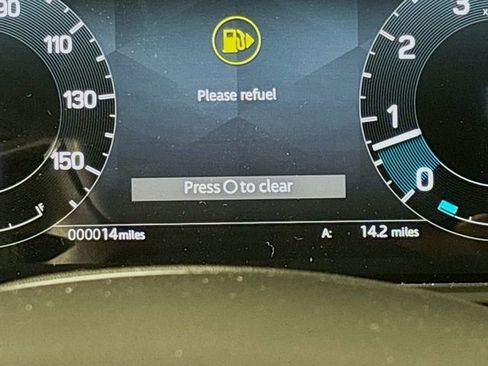 Used 2024 Land Rover Discovery Dynamic SE image 13