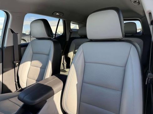 Used 2024 GMC Terrain SLT image 13