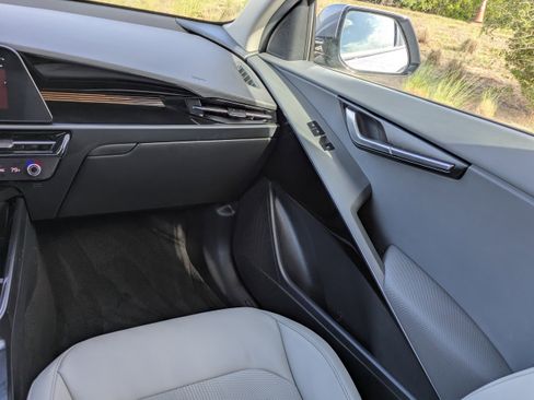 Certified 2024 Kia Niro EX Touring image 20
