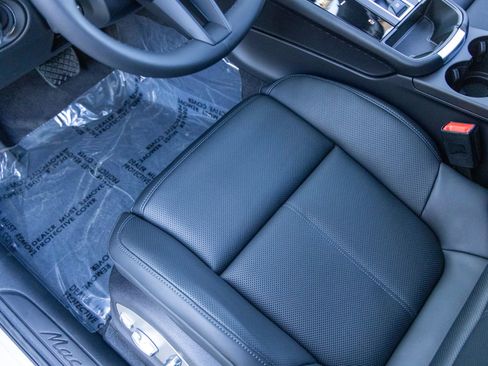 New 2026 Porsche Macan image 30