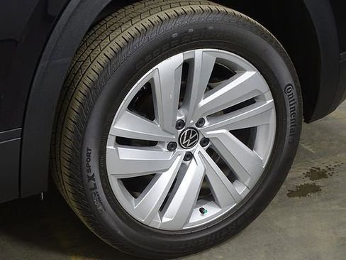 Used 2022 Volkswagen Atlas Cross Sport SE image 41