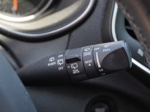 Used 2019 Jeep Cherokee Latitude Plus w/ Comfort/Convenience Group FWD image 23