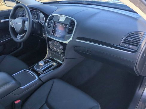 Used 2023 Chrysler 300 Touring w/ Sport Appearance Package image 28