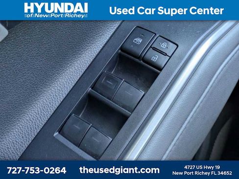 Used 2020 Toyota Highlander XLE FWD image 37