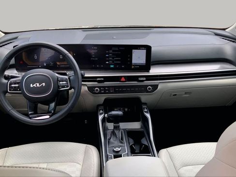 Certified 2025 Kia Sorento S w/ Panoramic Sunroof Package FWD image 16