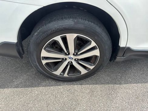 Used 2018 Subaru Outback 2.5i Limited AWD/4WD image 9