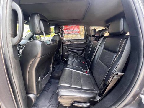 Used 2017 Jeep Grand Cherokee Overland w/ Jeep Active Safety Group image 15