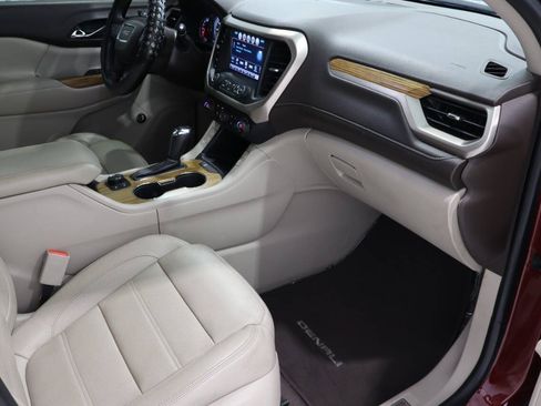Used 2017 GMC Acadia Denali w/ Technology Package FWD image 9