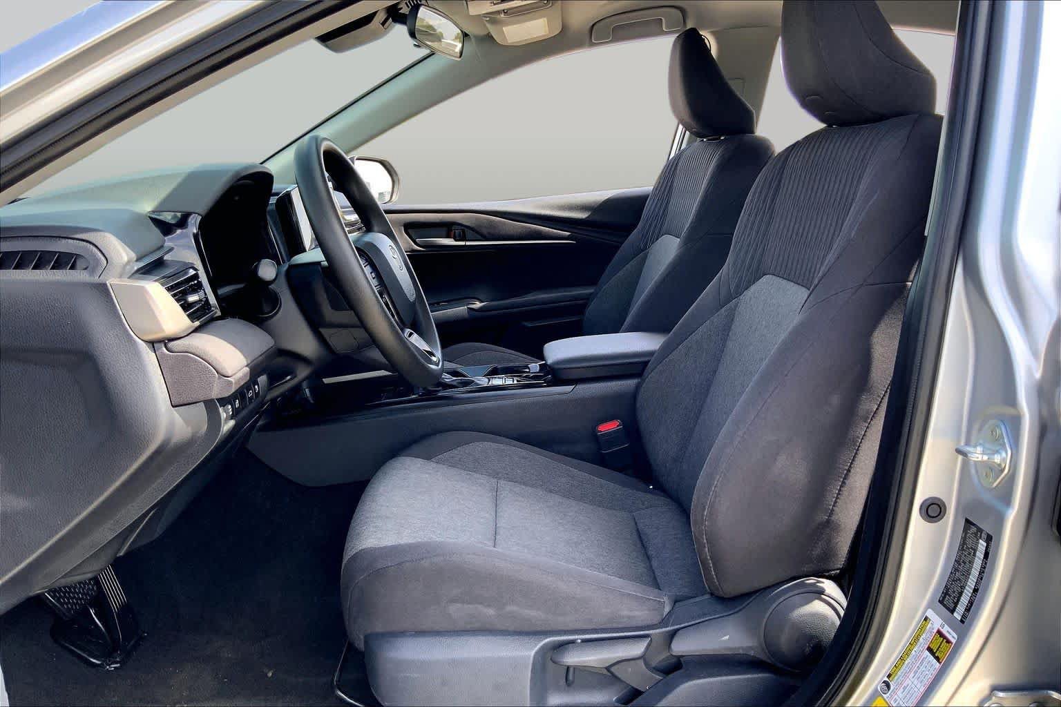 Used 2025 Toyota Camry LE FWD image 8