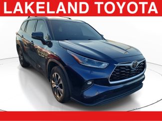 Used 2021 Toyota Highlander XLE FWD video 1