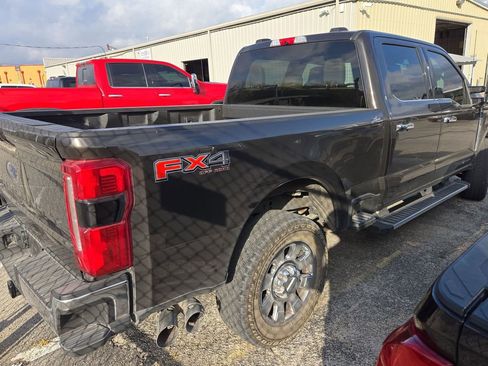 Used 2025 Ford F250 Lariat w/ Chrome Package image 2