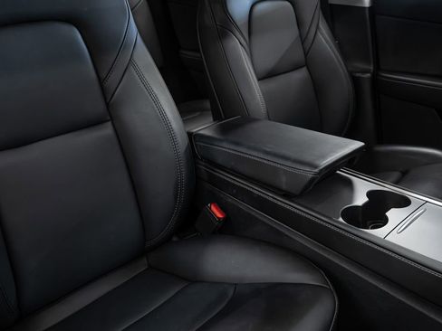 Used 2023 Tesla Model Y Long Range image 29