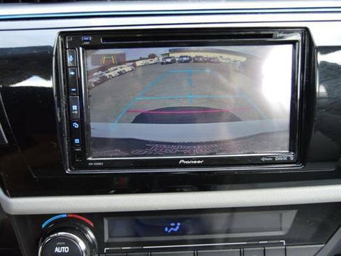Used 2015 Toyota Corolla LE FWD image 23