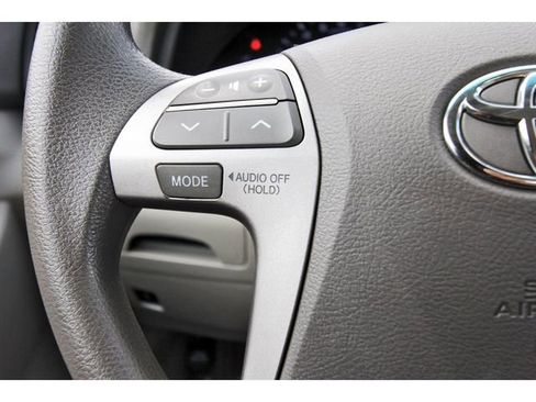 Used 2010 Toyota Camry image 18