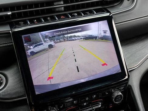 Used 2022 Jeep Grand Cherokee Overland w/ Luxury Tech Group IV RWD image 31
