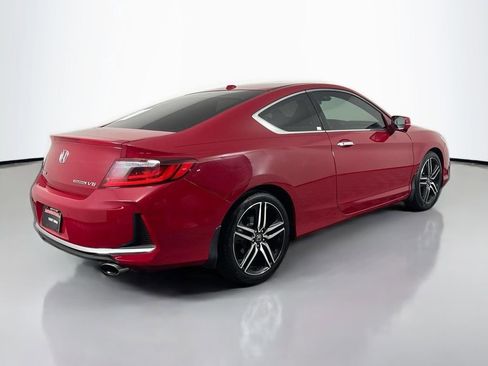 Used 2017 Honda Accord Touring image 5