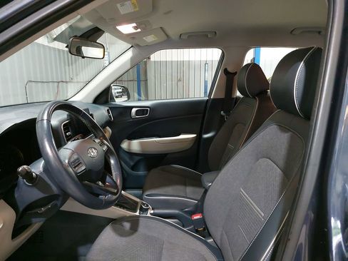 Used 2022 Hyundai Venue Limited FWD image 14