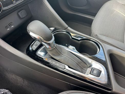 Used 2025 Buick Encore GX Preferred image 40