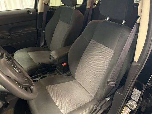 Used 2017 Jeep Patriot Sport image 6