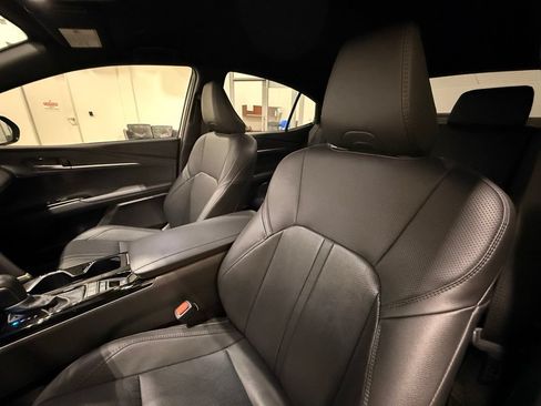 Used 2025 Toyota Camry XSE FWD image 18