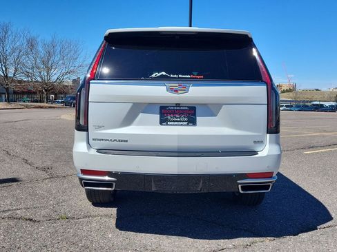 Used 2022 Cadillac Escalade ESV Luxury AWD/4WD image 4