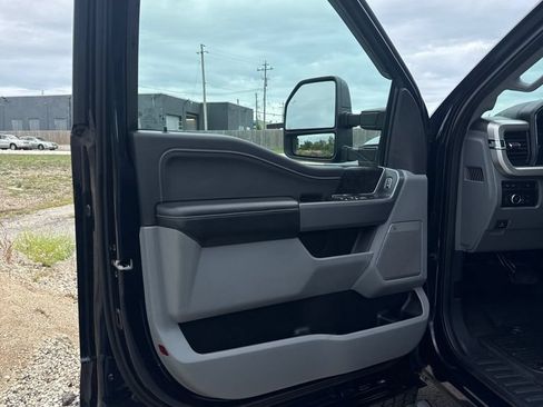 Used 2024 Ford F250 XLT w/ Black Appearance Package AWD/4WD image 14