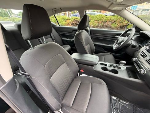 Used 2025 Nissan Altima 2.5 SV FWD image 40