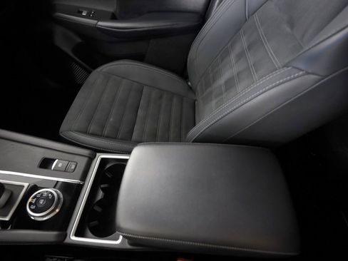 Used 2023 Mitsubishi Outlander SE image 39