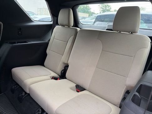Used 2023 Chevrolet Traverse LS AWD/4WD image 23