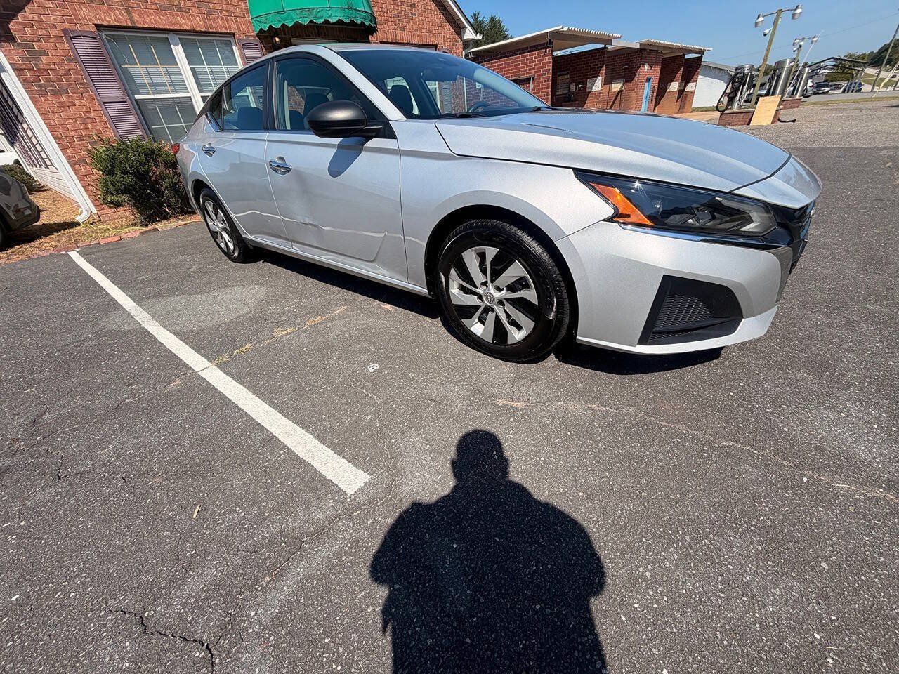 Used 2024 Nissan Altima 2.5 S FWD image 6