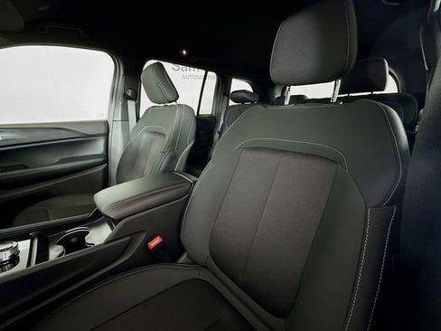 New 2025 Jeep Grand Cherokee Laredo image 19