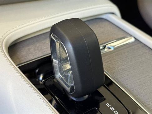 Certified 2025 Volvo XC90 T8 Plus w/ Protection Package Premier AWD/4WD image 25