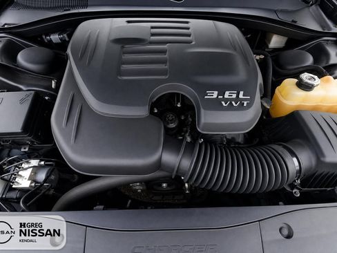 Used 2022 Dodge Charger SXT RWD image 14