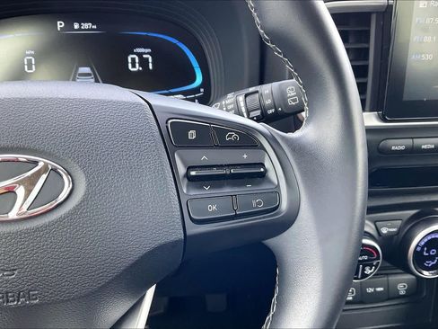 Used 2025 Hyundai Venue SEL FWD image 24
