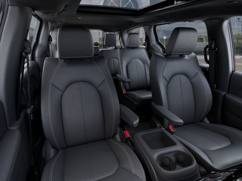 New 2026 Chrysler Pacifica Select image 42
