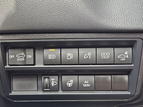 Used 2024 Toyota Tundra Limited image 21