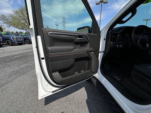 Used 2023 GMC Sierra 1500 AT4 w/ Technology Package AWD/4WD image 24