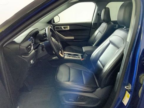 Used 2022 Ford Explorer XLT w/ Equipment Group 202A AWD/4WD image 17