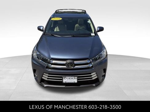 Used 2019 Toyota Highlander Limited AWD/4WD image 2